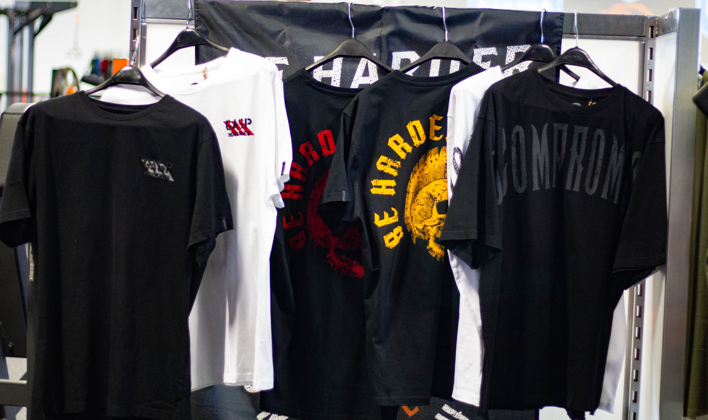 Why Cotton Gym T-Shirts and Tank Tops Still Dominate Serious Training
